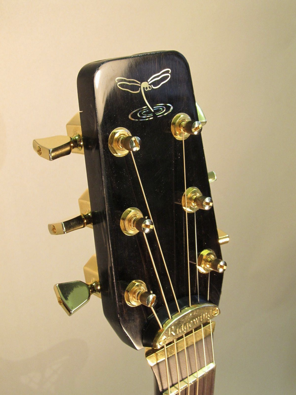 Self-tuning carbon-fiber headstock with ebony veneer