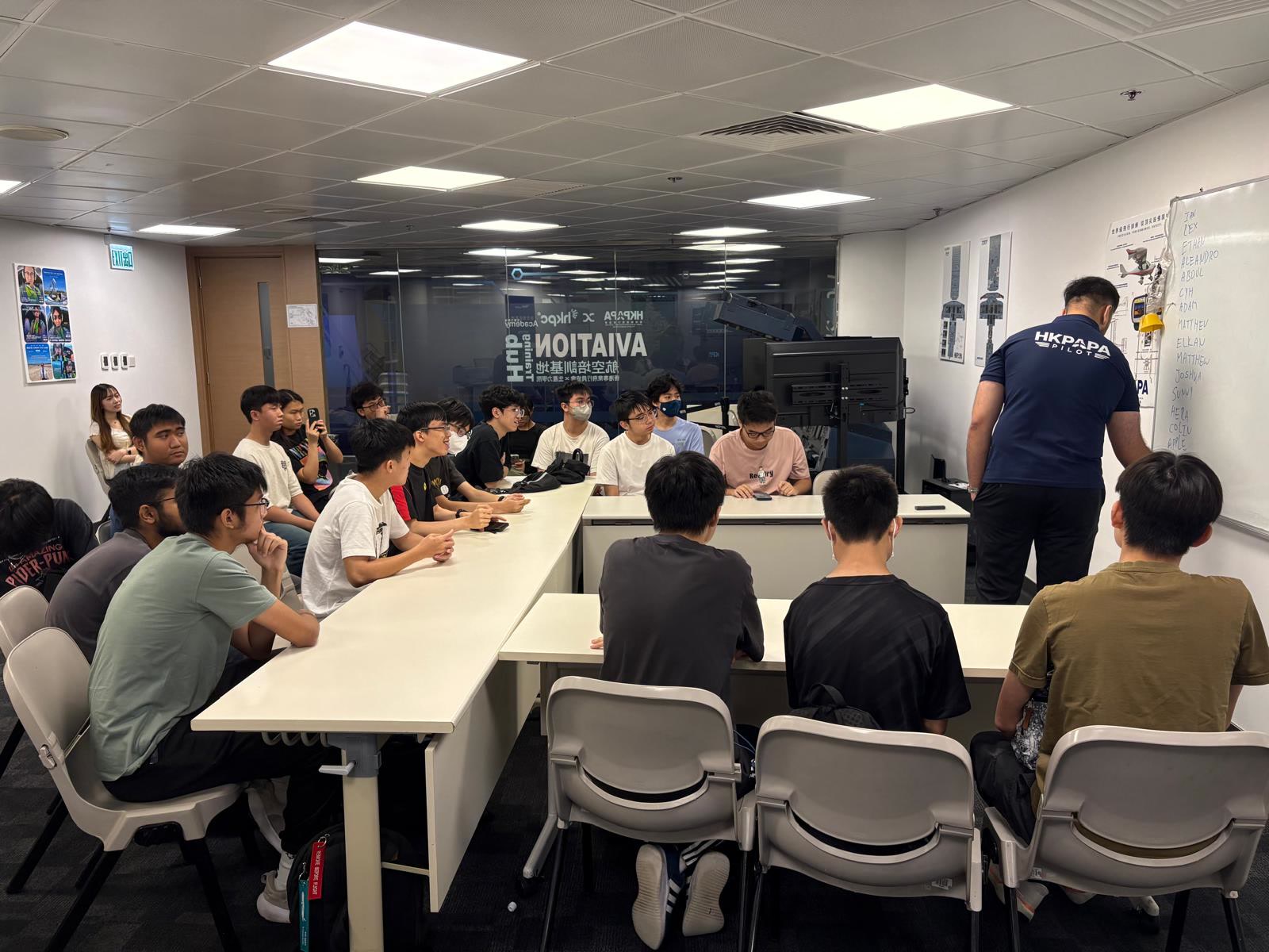 HKU SPACE Piloting 課程學生參與 HKPAPA 航空學習日的課堂環節。