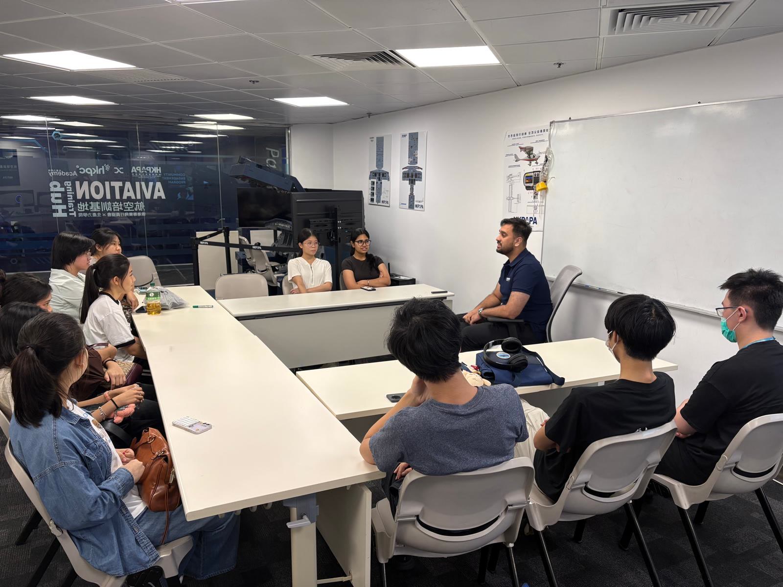 HKU SPACE Piloting 課程學生在 HKPAPA 參與課堂討論。