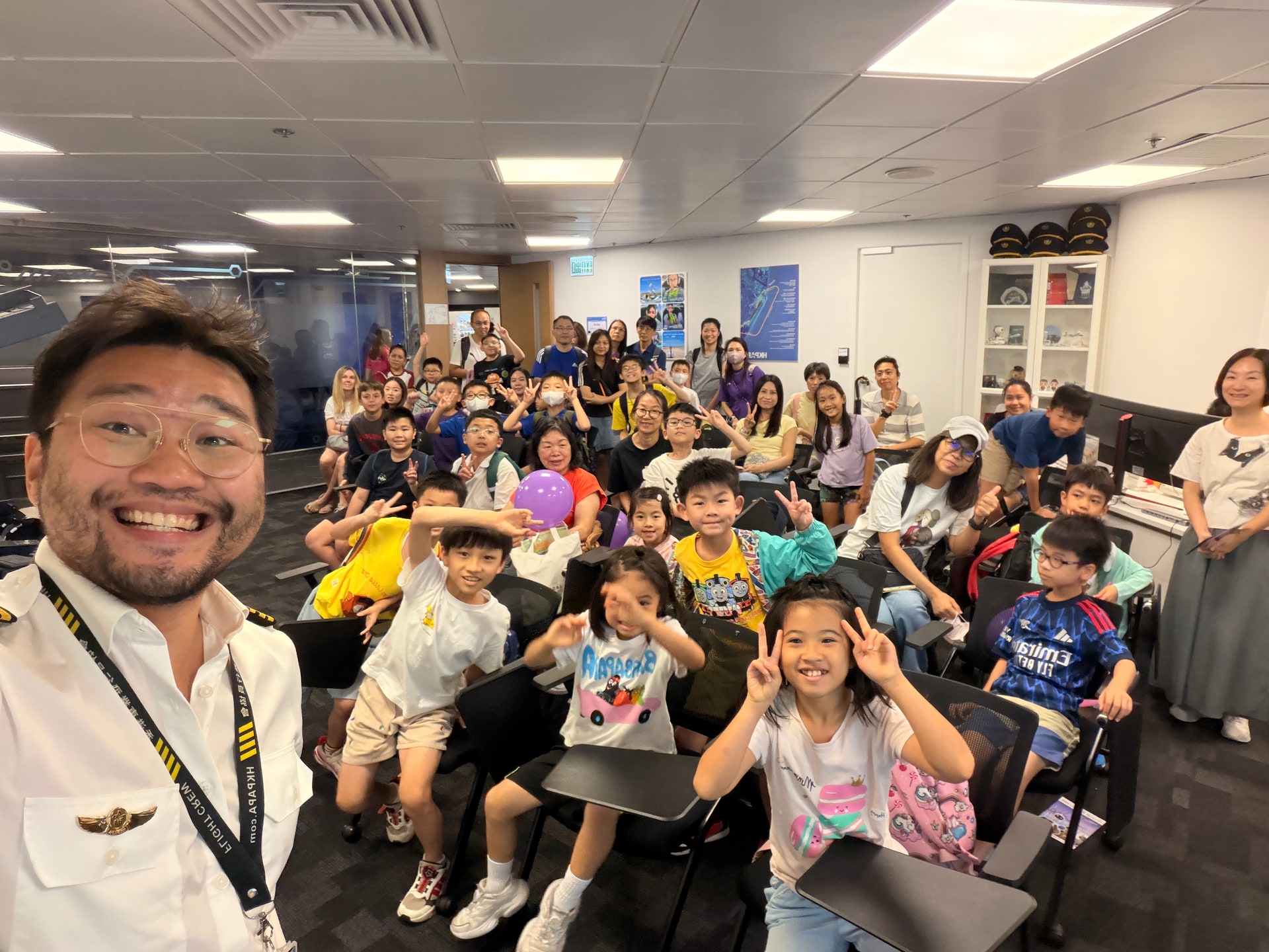 Steven meets children and families following an aviation motivation talk at Summer TechEd Fest 2026.