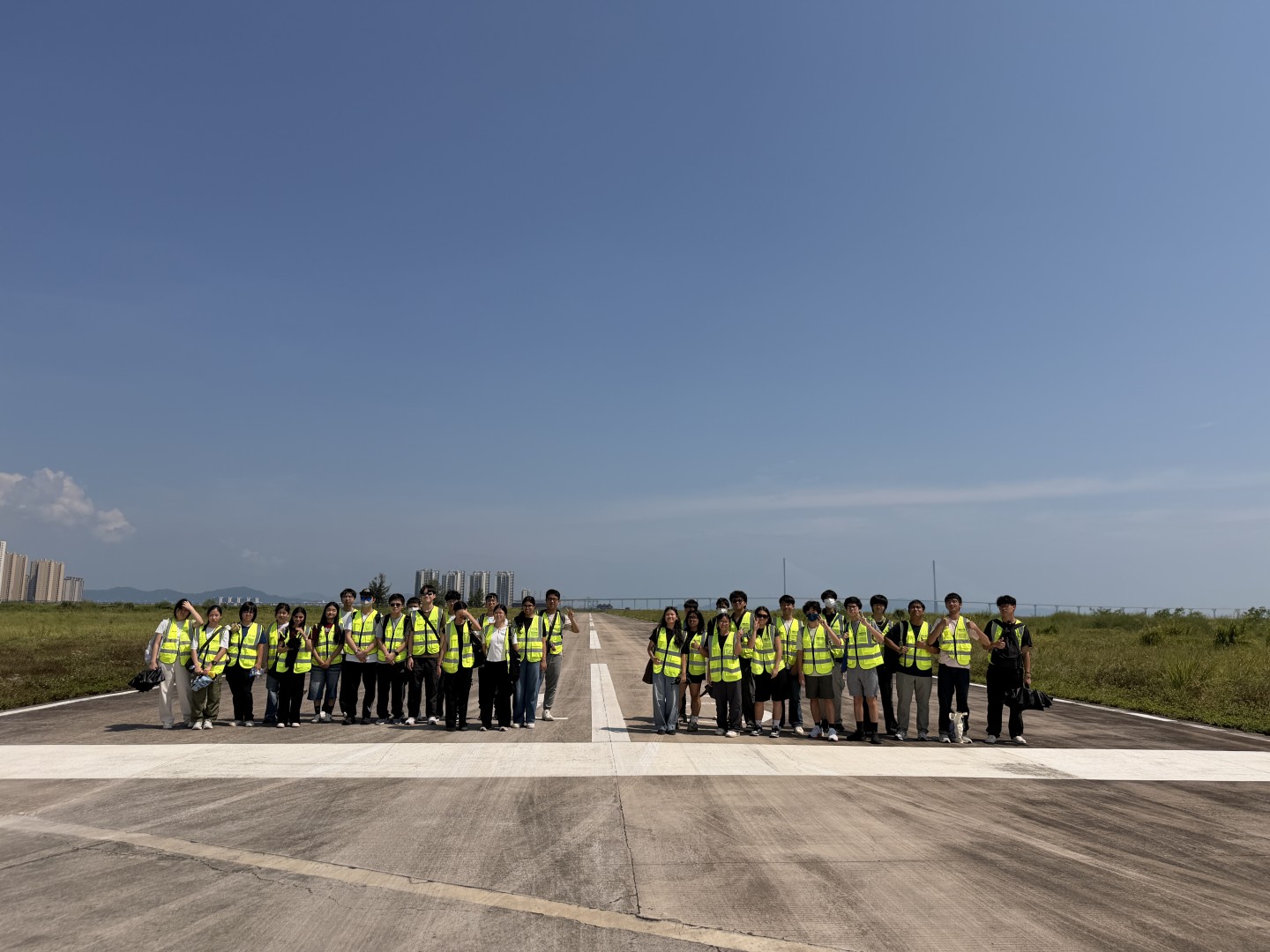 Course participants in a group photograph