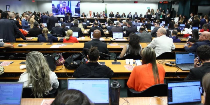 Três deputados do Maranhão votam a favor da redução da jornada de trabalho