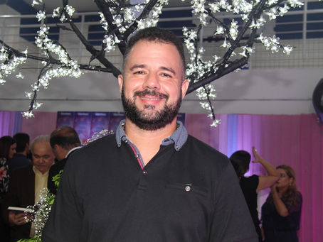 NOITE DE AUTÓGRAFOS DE “PENSANDO FORA DO EGO”
COM PARTICIPAÇÃO ESPECIAL DO ATOR JOÃO SIGNORELLI