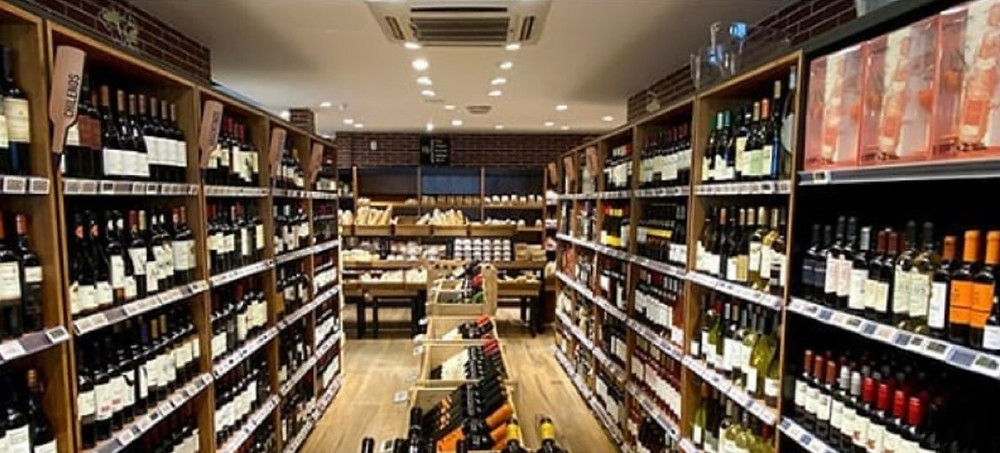 A loja Fribal da Ponta D´Areia onde acontece a primeira edição da promoção Wine Sale dos Empórios Fribal até 31.07.