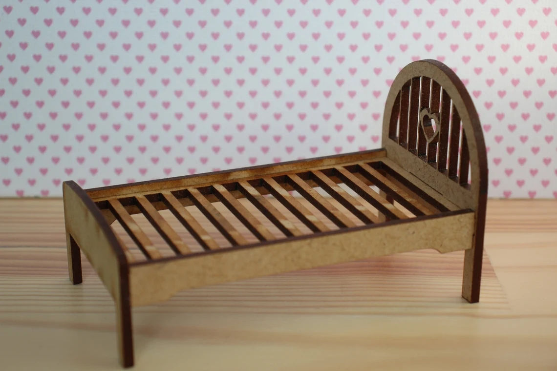 Miniature bed for dollhouse or roombox 1/16 scale with the bedding - mattress