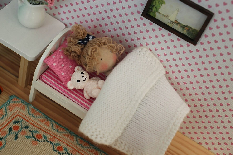 Miniatura: Miniature cloth doll in her handmade bed with teddy bear