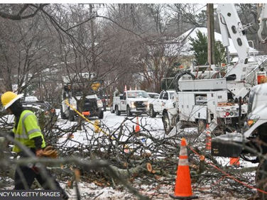 Thousands without power as US and Canada hit by winter storm