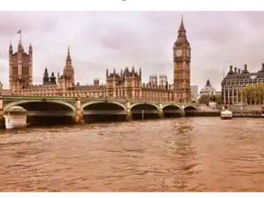 UK economy shrinks record 9.9pc in 2020 on virus