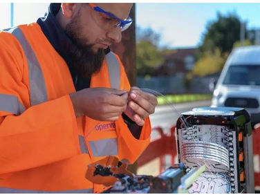 BT and unions agree pay rise of up to 16% to stop more strikes