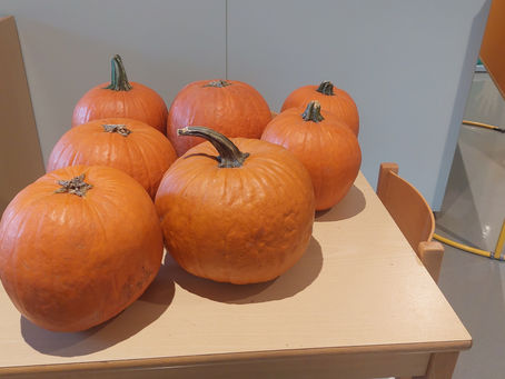 Kürbis- Schnitzen in der Kita Fuldastraße