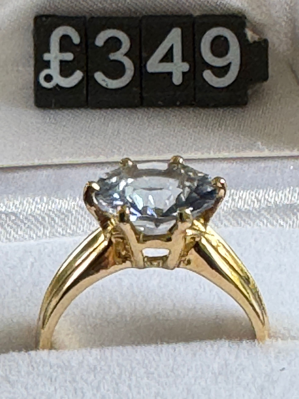 Thumbnail: 9CT YELLOW GOLD HEAVY BLUE LAVENDER SOLITAIRE RING 