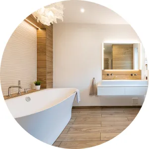 Modernes Badezimmer in Holzoptik