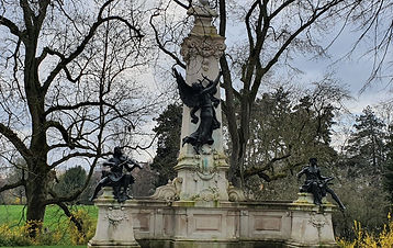 Nicole Duhamel Monument Gustave Nadaud_edited.jpg