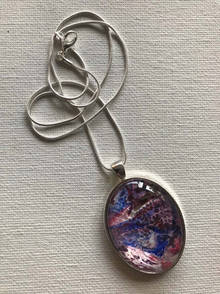 Miniaturbild: Halskette mit ovalem Anhänger versilbert / Kunstkette / Unikat #K04-04