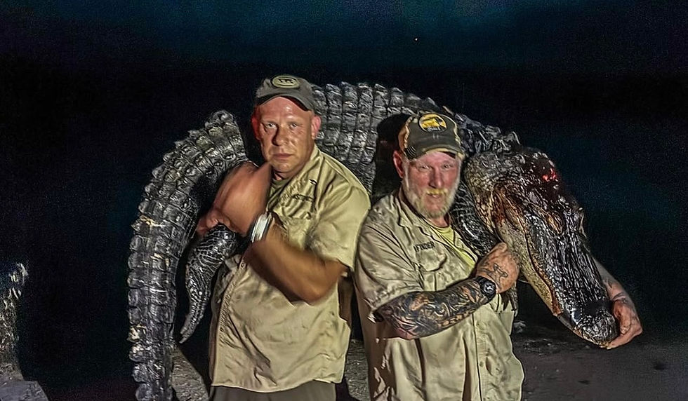Ty Barker and Dave Canterbury catch alligator