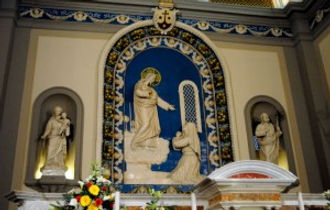 08-pala-dellaltare-bassorilievo-in-terra