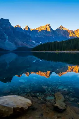Sunrising over Moraine Lake