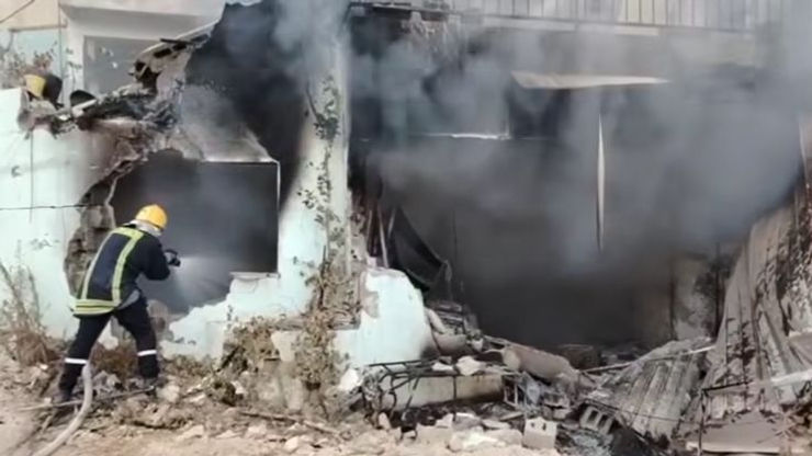 Property on fire in the Nur a-Shams refugee camp (screenshot from the refugee camp's Facebook page)