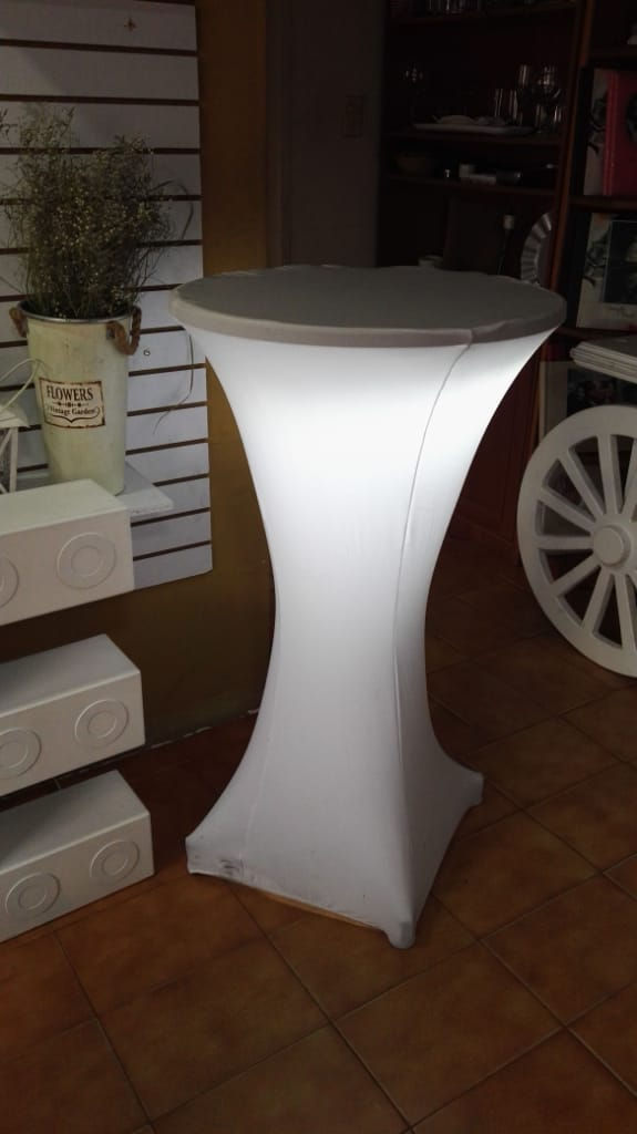 MESA COCTELERA CON ESPANDEX E ILUMINACION