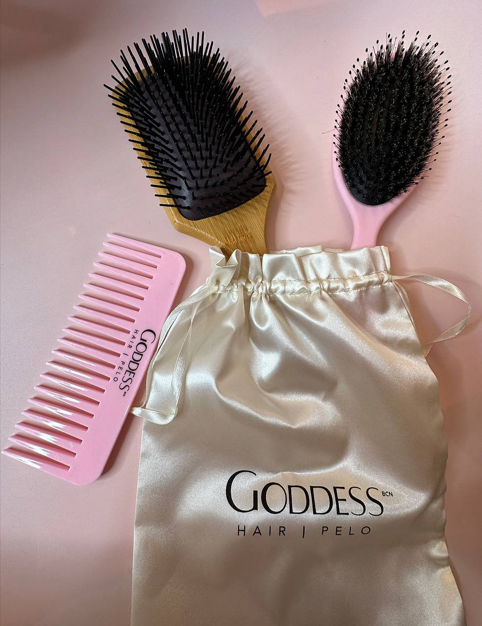 Miniatura: 𝐊𝐈𝐓 𝐃𝐄 𝐄𝐒𝐓𝐈𝐋𝐈𝐒𝐌𝐎 𝐏𝐀𝐑𝐀: Cepillos, Peines y Rizador de Cabello