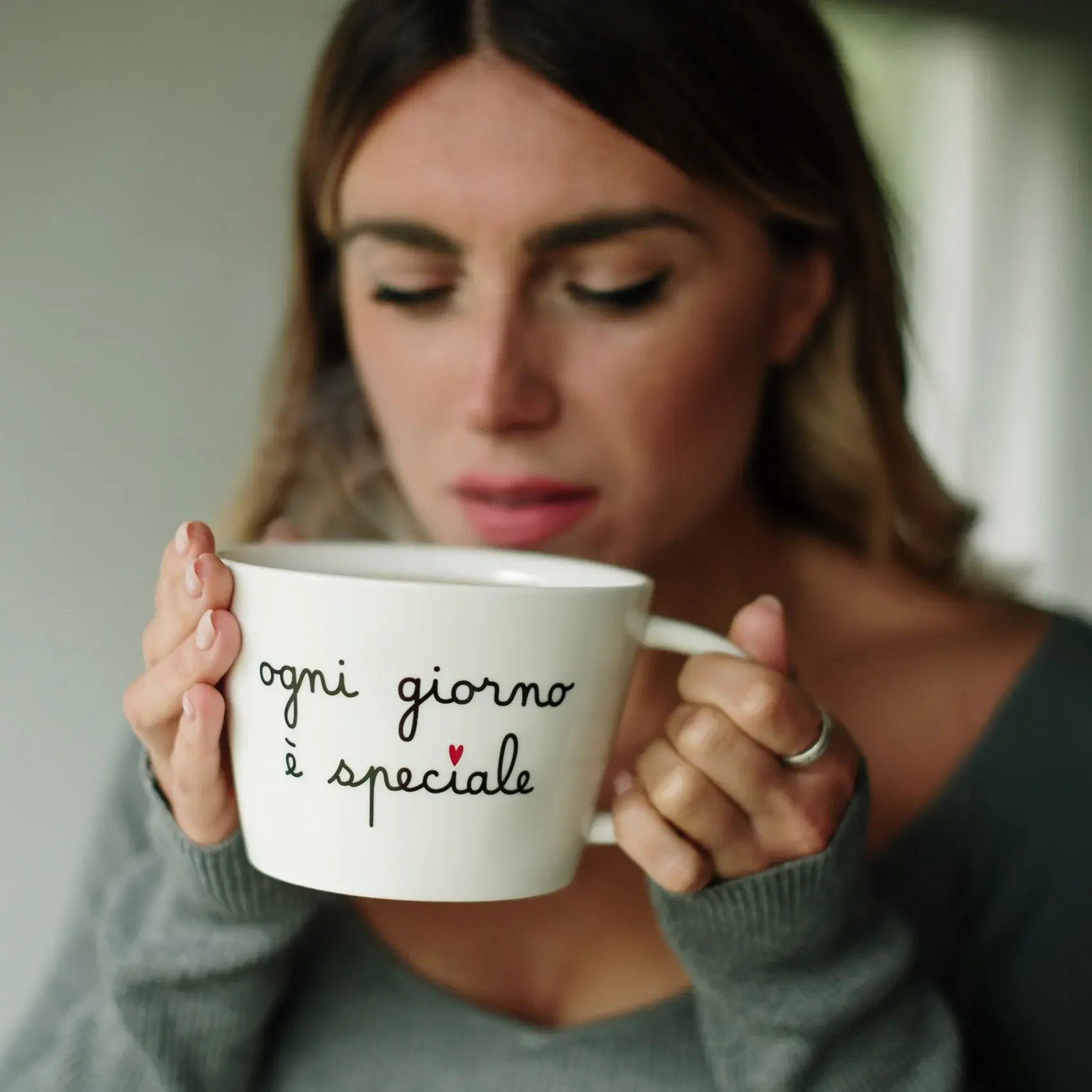 Tazza colazione con scritta Ogni Giorno è Speciale e cuore rosso