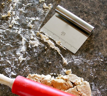 Scraper/cutter Multi kitchen tool