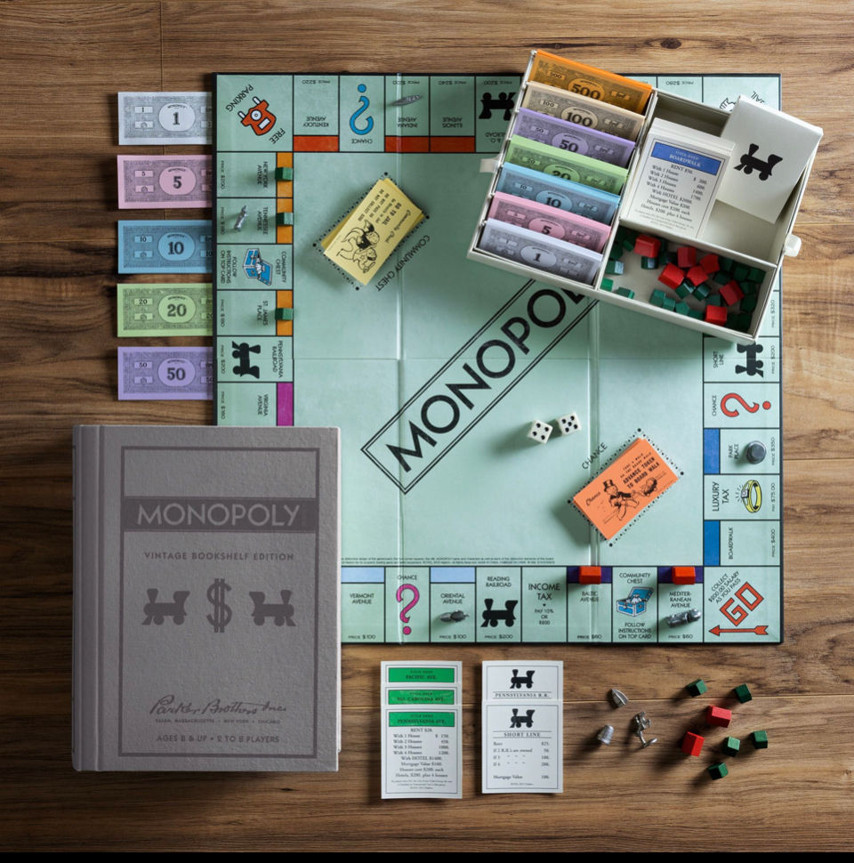 Thumbnail: Vintage Bookshelf edition boardgames 