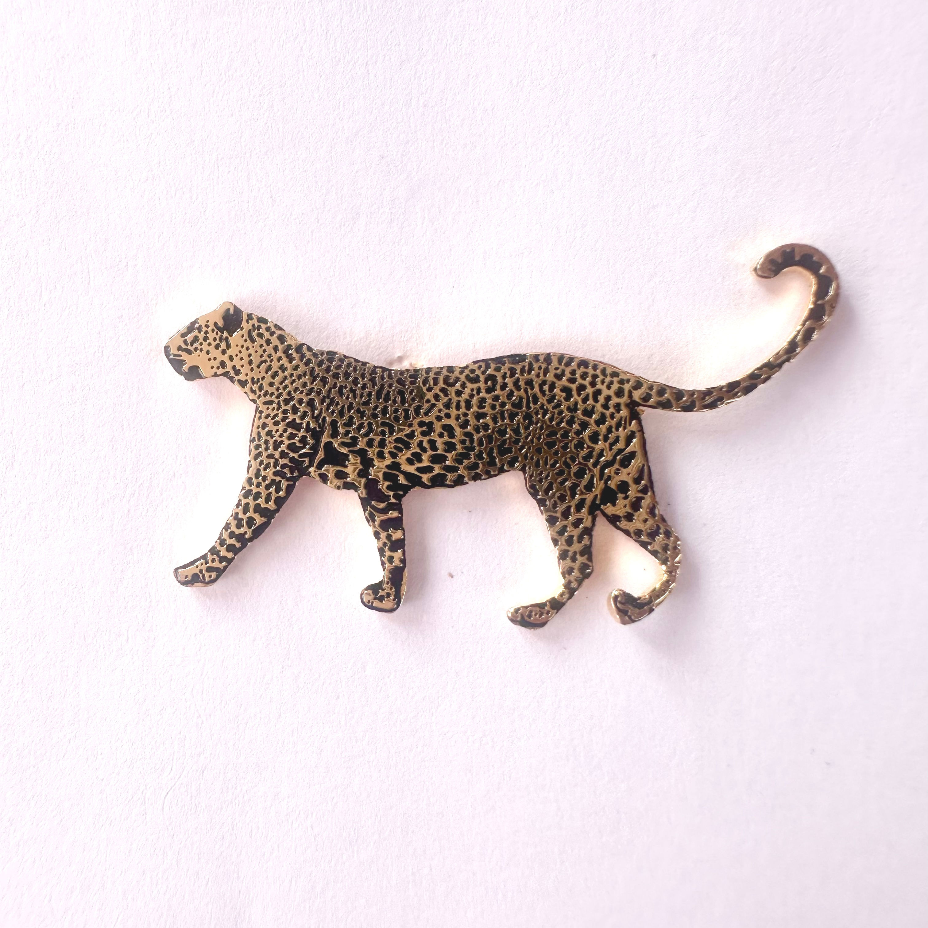 Leapord lapel pin