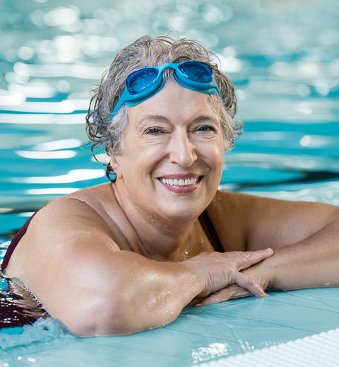 Aqua Fun Seniorin beim Schwimmen.jpg