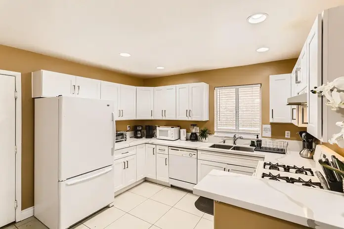 kitchen 2.webp