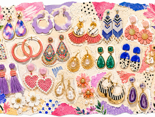 Künstlerische Collage, bunte Ohrringe und Blumen