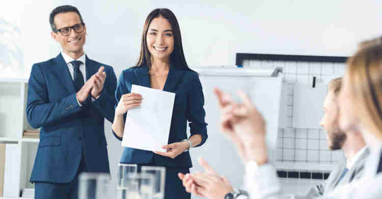 Tạo động lực cho nhân viên bằng các chương trình khen thưởng thường xuyên