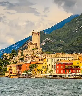 Conosci-Malcesine-il-meraviglioso-Borgo-sul-Lago-di-Garda-e-sovrastato-dal-Monte-Baldo-Vid