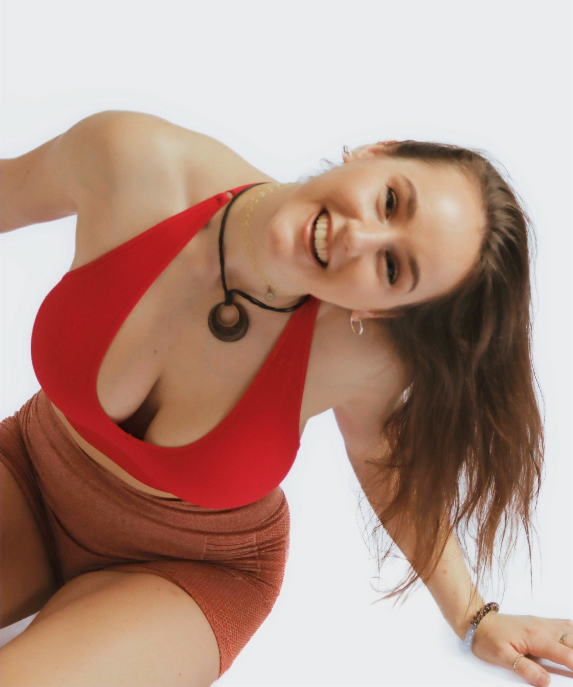 Rachel smiling with body positivity, feeling powerful and strong from training in the gym