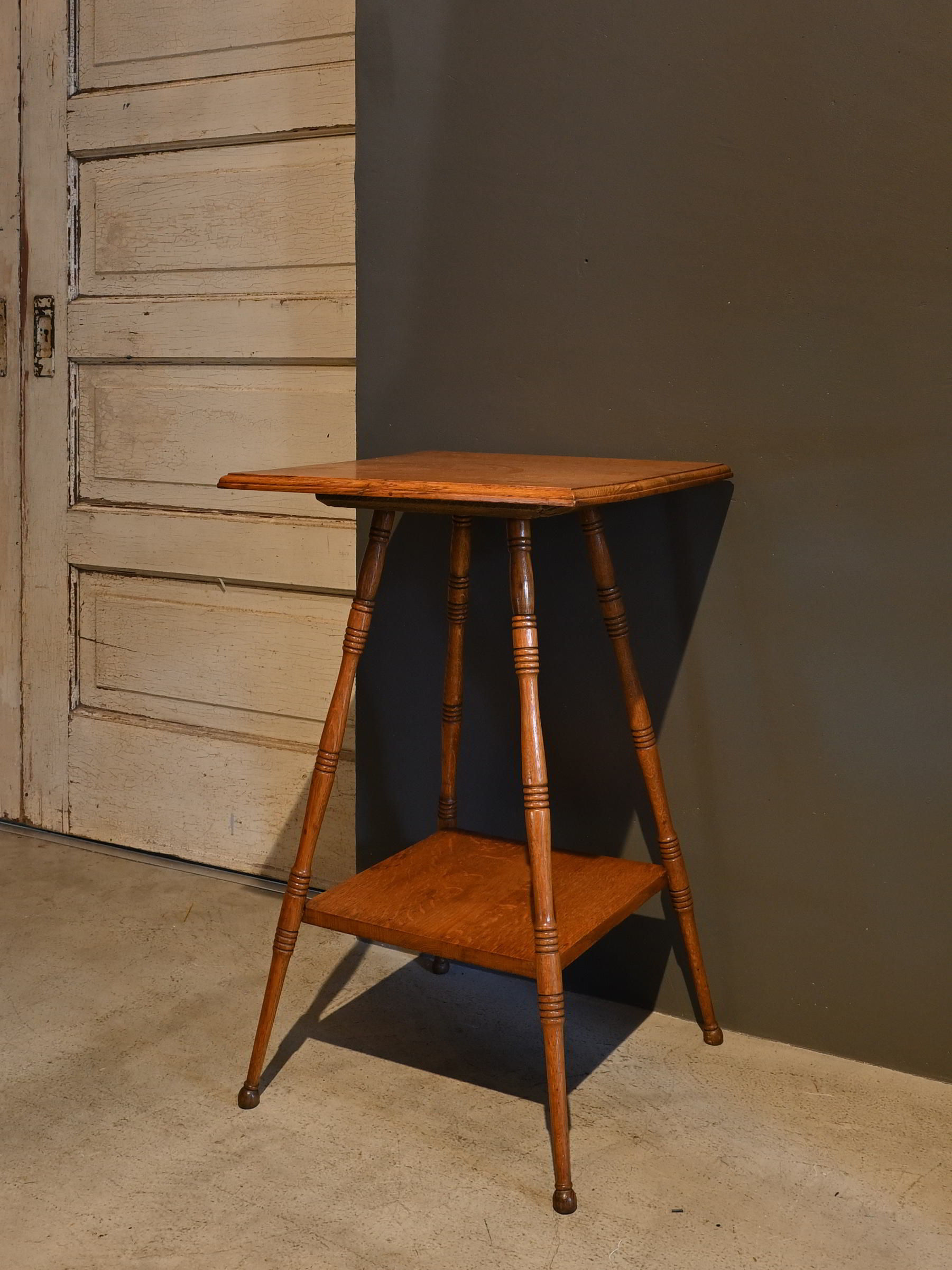 Parlor table/TW05-08