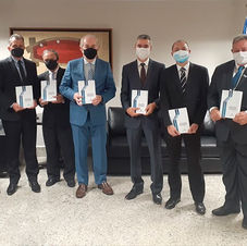 Corregedor-geral entrega novo Código de Normas e Procedimentos a representantes do Extrajudicial