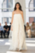 Vestido largo con flecos color blanco en tendencia