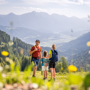 nassfeld_sommer_wandern-original_(f)_Michael-Stabentheiner_(c)_Kaernten-Werbung.jpeg
