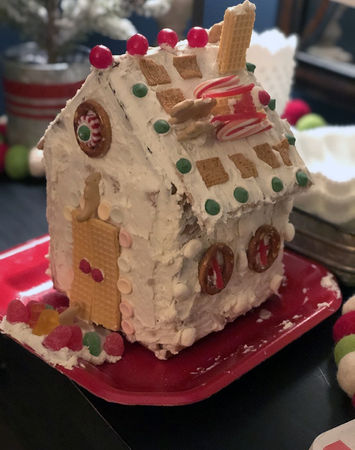 gingerbread-house-2019-gingerbread-house-decorating-families-first.jpeg