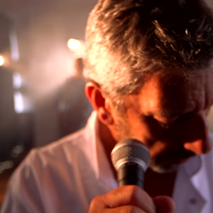 Michel Cymes revisite les standards de la chanson française, version médecine !