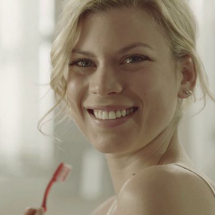 Dentiste, elle veut révolutionner les traitements dentaires avec des produits d'hygiène au cannabis