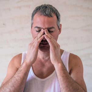 Une dent poussait dans... son nez