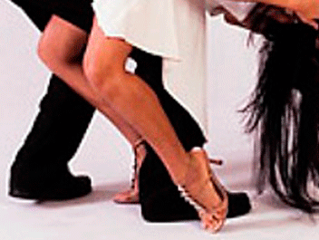 Aulas de zouk em Vinhedo. Venha aprender o ritmo do momento que está encantando multidões. Muita sensualidade e energia. 