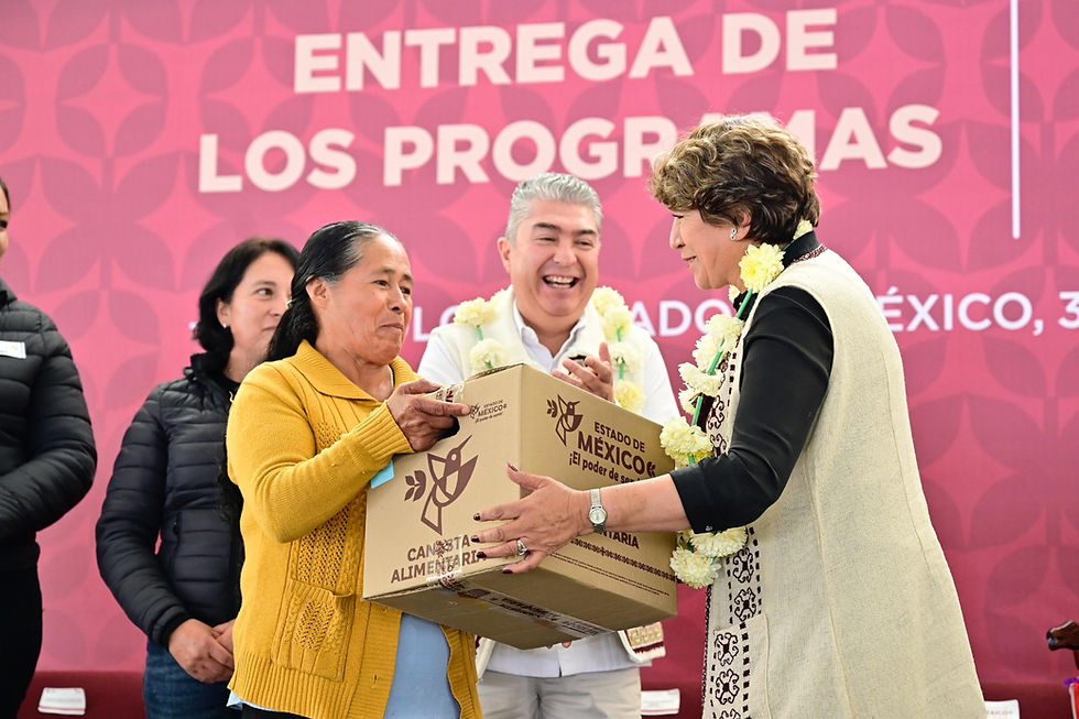 Gobernadora Delfina Gómez entrega apoyo económico y despensas a mujeres del EdoMéx
