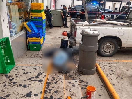 Muere un trabajador al impermeabilizar tienda Oxxo, cayó de 5 metros