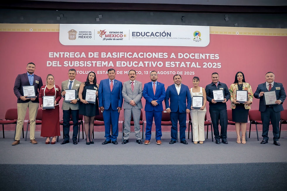 Gobernadora Delfina Gómez entrega mil 200 basificaciones a docentes