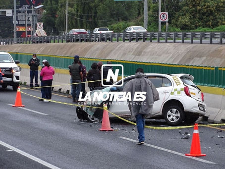 Choca taxi contra camión de carga en la autopista La Marquesa-Toluca, un muerto