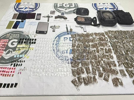 Durante cateo son detenidas 16 personas y aseguran narcóticos