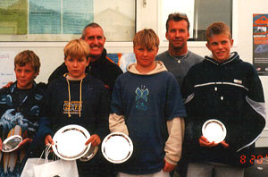 Under 16s (Ireland) Oliver O Flaherty WCSC with Jeff Hackman & Gary Elkerton .jpeg