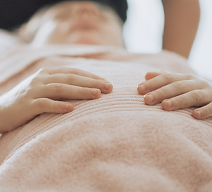 Massage prénatal pour femme enceinte à Toulouse